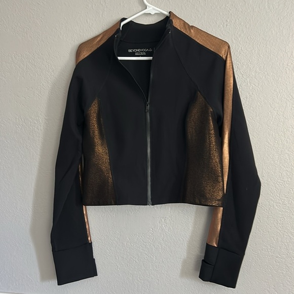Beyond Yoga black and copper cropped jacket, women’s size large. - Picture 2 of 8